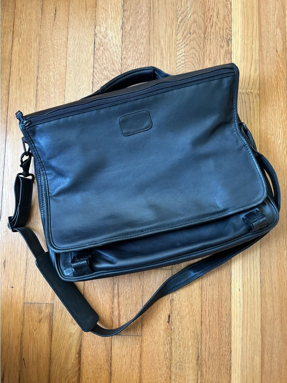 Tumi Leather Messenger Bag Briefcase